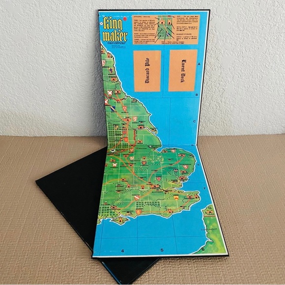 Vintage Bookcase Game, King Maker, c 1976 - Picture 5 of 9